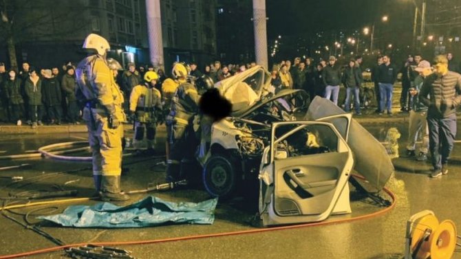 В Петербурге в ДТП погиб водитель такси