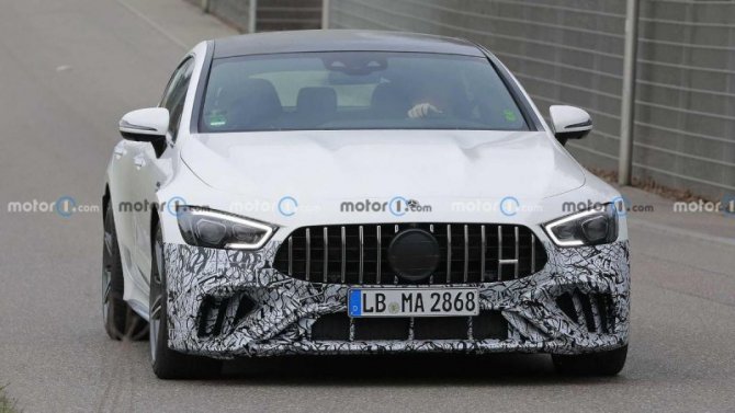 Новый Mercedes-AMG GT растерял камуфляж