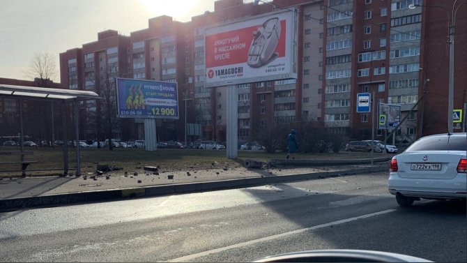 В Петербурге иномарка врезалась в столб – пострадали двое (2)