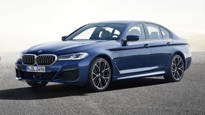 В России приостановлена продажа седанов BMW 5-series