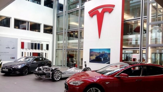 Фирма Tesla продала рекордное число электромобилей