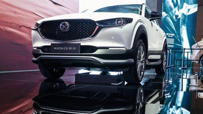 Шанхай-2021: представлен электрокроссовер Mazda CX-30 EV