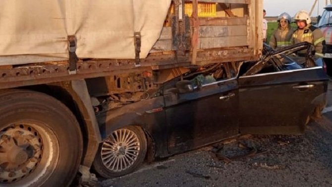 Два человека погибли в ДТП с грузовиком в Ярославской области