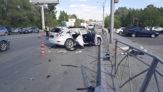 Водитель иномарки погиб в ДТП в Новосибирске