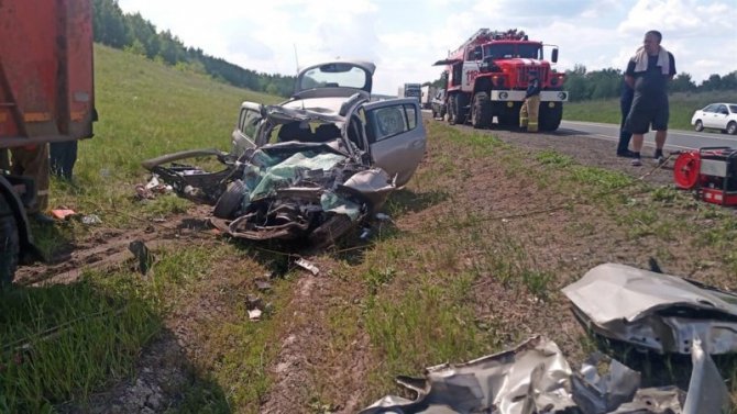Два человека погибли в ДТП с грузовиком в Самарской области