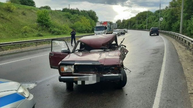 Водитель ВАЗа погиб в ДТП в Курской области