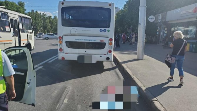 В Уфе автобус насмерть сбил женщину на остановке