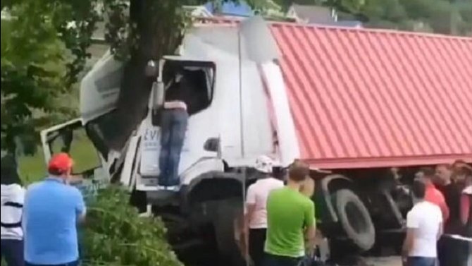 В ДТП на Кубани погиб водитель грузовика