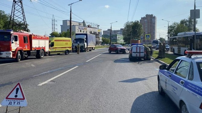 Смертельное ДТП в Тольятти — грузовик «подтолкнул» легковушку прямо на пешехода