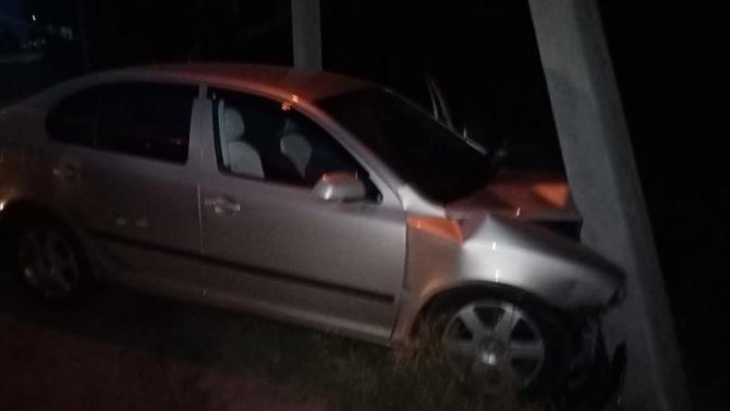 На Бору автомобиль врезался в столб – водитель погиб