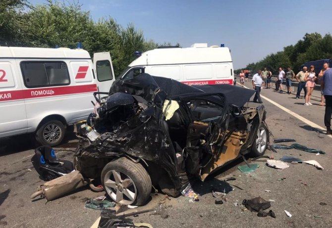 Двое взрослых и двое детей погибли в ДТП в Аксайском районе Ростовской области (3)