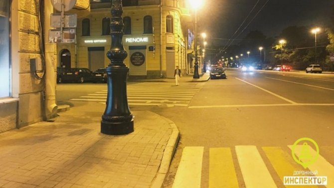 В Петербурге водитель мопеда сбил женщину и скрылся