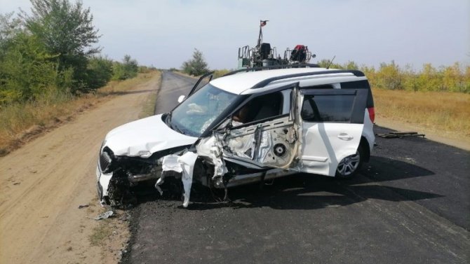 Три человека пострадали в ДТП с асфальтоукладчиком в Волгоградской области