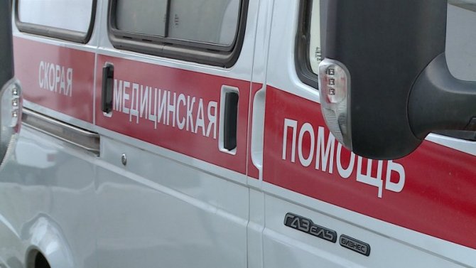 В Новосибирске автомобиль сбил 3-летнюю девочку на самокате