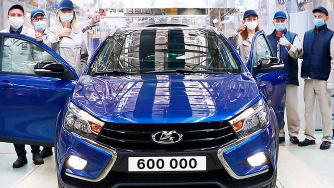 В Ижевске выпустили 600-тысячную Lada Vesta. А когда с конвейера сходили предыдущие юбиляры?