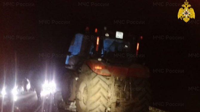 Два человека погибли в ДТП с трактором под Брянском