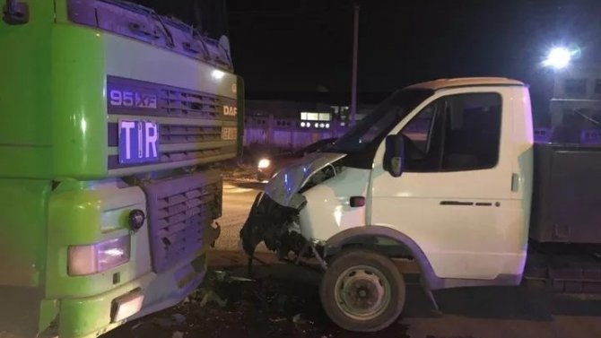 В Балакове в ДТП на автостоянке погиб водитель «Газели»
