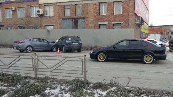 В Омске водителю стало плохо за рулем – он попал в ДТП и умер