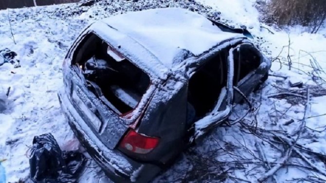 Девушка погибла при опрокидывании автомобиля в Томской области