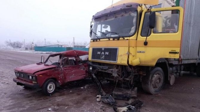 Три человека пострадали в ДТП с грузовиком в Базарно-Карабулакском районе Саратовской области