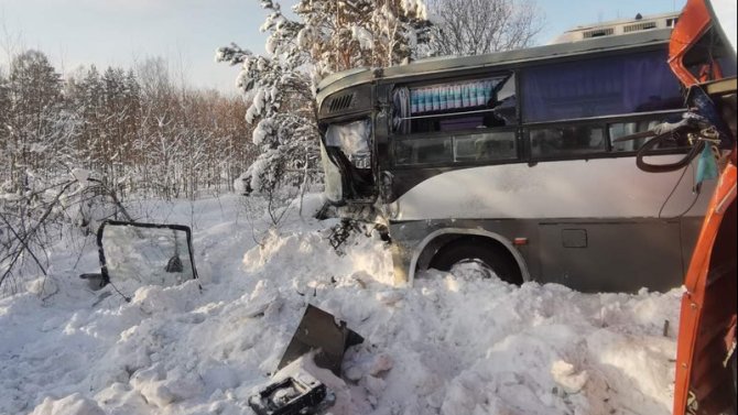 Четыре человека пострадали в ДТП с автобусом в Красноярском крае