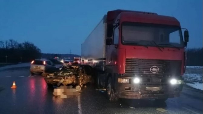 В Иглинском районе Башкирии в ДТП с фурой погиб водитель ВАЗа