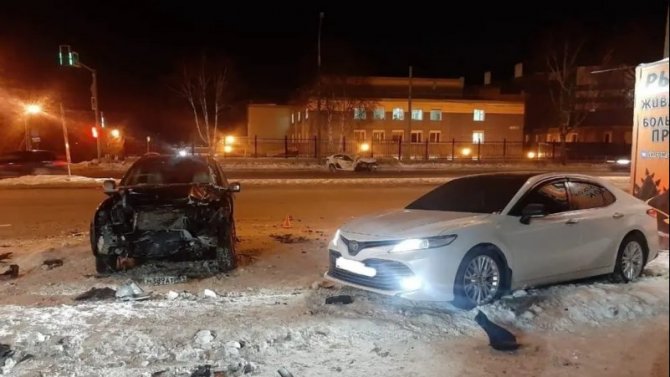 В ДТП в Новосибирске водитель получил открытую черепно-мозговую травму