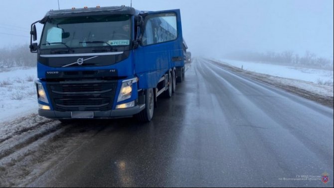 В ДТП с грузовиком в Волгоградской области погибла женщина