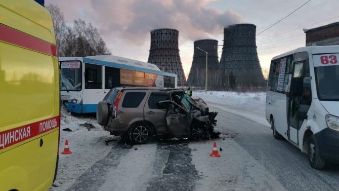 В ДТП с автобусом в Новосибирске погиб человек