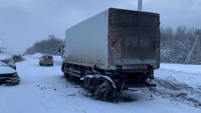 В ДТП с грузовиком в Самарской области погиб человек