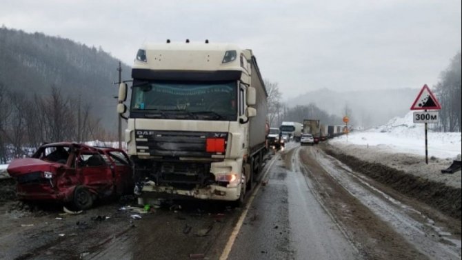 В ДТП с грузовиками в Челябинской области погиб человек