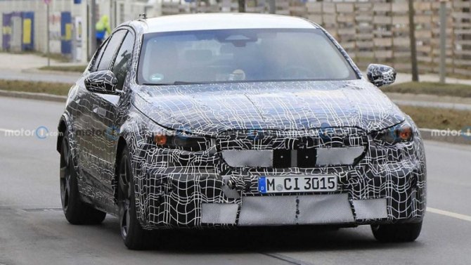 На дорогах появился прототип BMW M5 нового поколения