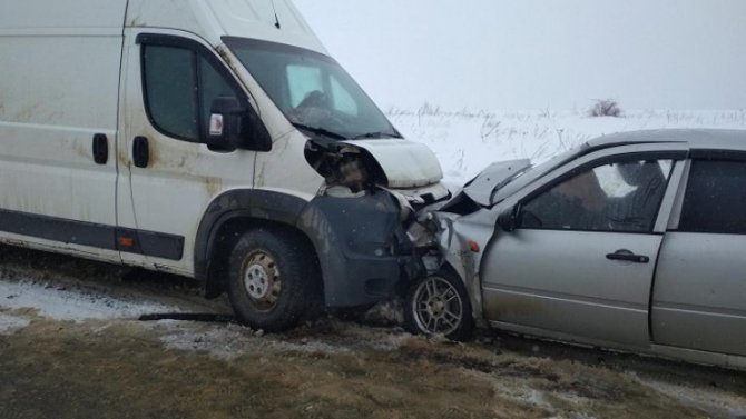 Два человека пострадали в ДТП с микроавтобусом в Данковском районе Липецкой области