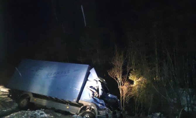 В ДТП с двумя грузовиками в Юрьянском районе погиб человек (2)