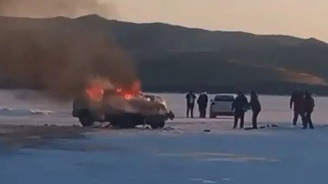 ДТП на Байкале — сгорели столкнувшиеся лодка и автомобиль
