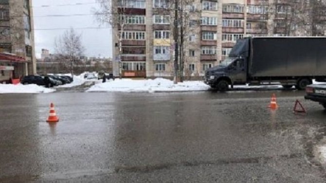 В Кирове автомобиль сбил велосипедиста
