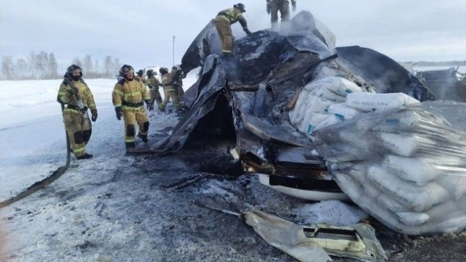 В Тюменской области после ДТП водитель сгорел в кабине большегруза
