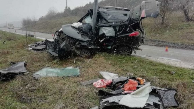 Под Севастополем автомобиль врезался в столб – пострадал водитель