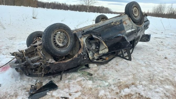 В Тверской области при опрокидывании машины погиб человек