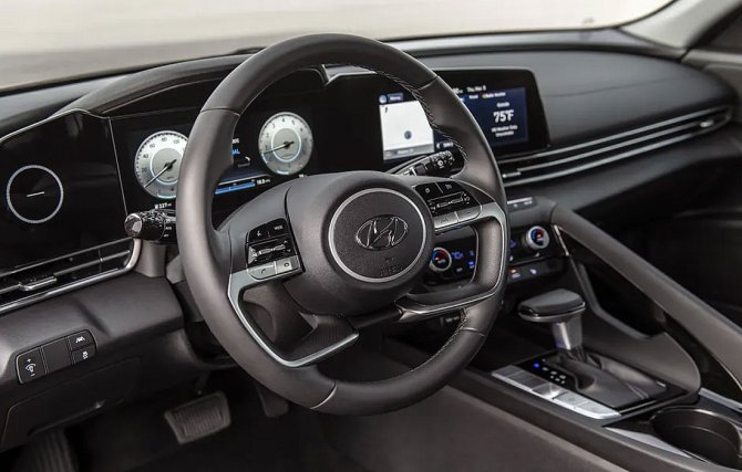 салон-Hyundai-Elantra-