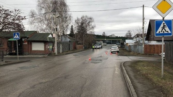 В Новосибирске 11-летний мальчик попал под машину, но попытался убежать