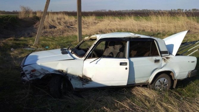 72-летний водитель пострадал при опрокидывании машины в Воронежской области