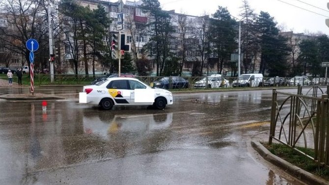 В Ставрополе таксист на переходе сбил женщину