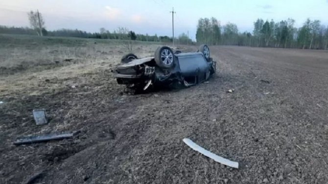 Водитель погиб при опрокидывании машины в Томской области
