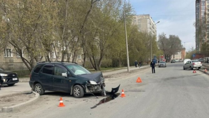 Двое несовершеннолетних пострадали в ДТП в Новосибирске
