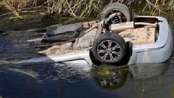 В Крыму автомобиль упал в реку – водитель погиб