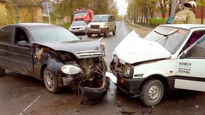 В лобовом ДТП в Кирове пострадал человек