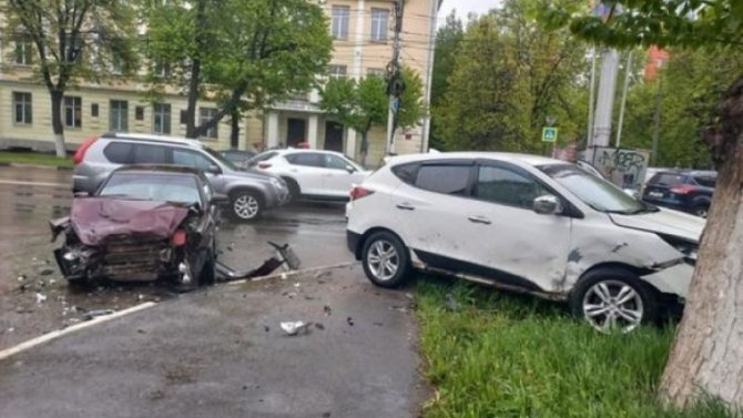 84-летний водитель пострадал в ДТП в Рязани