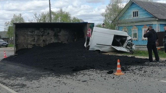 Водитель погиб в ДТП с самосвалом в Тверской области