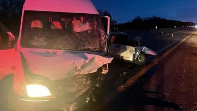 В ДТП с микроавтобусом в Ростовской области погиб человек
